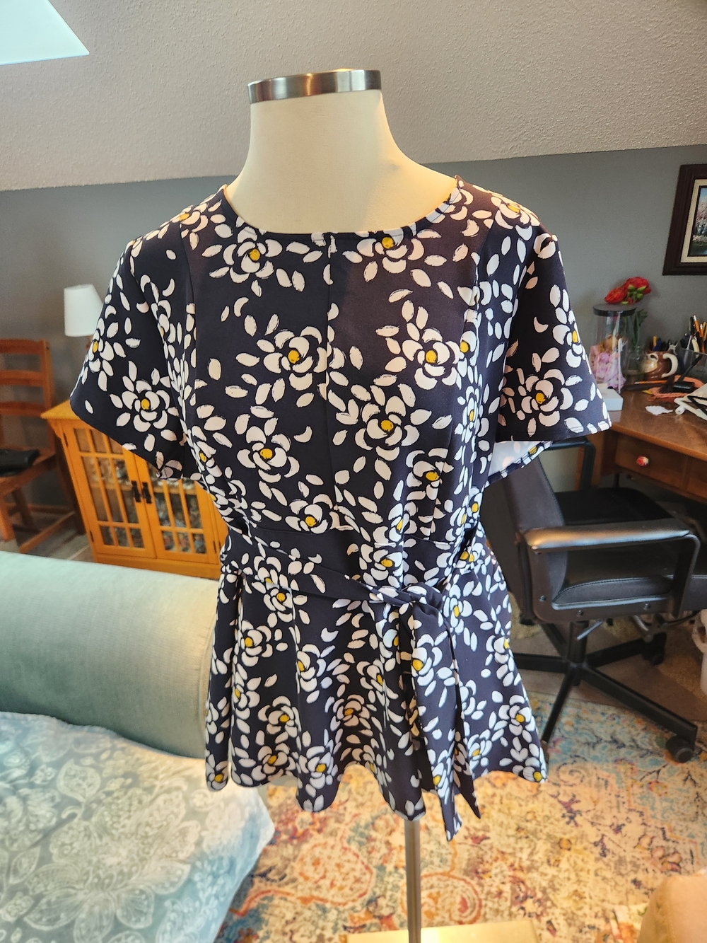 Lane Bryant Women’s Navy Floral Tie-Waist Top Size 20 Plus Great Cond.